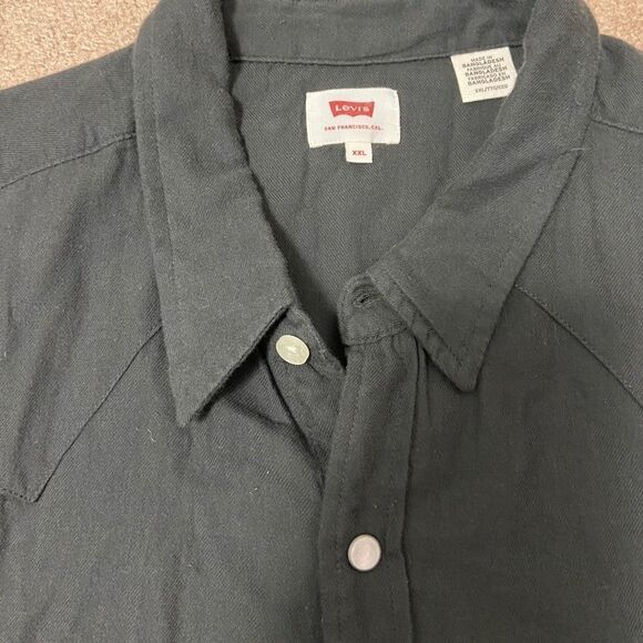 Levi’s Dark Charcoal Gray Button Up Top - Picture 3 of 4